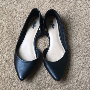 Black ballet flats